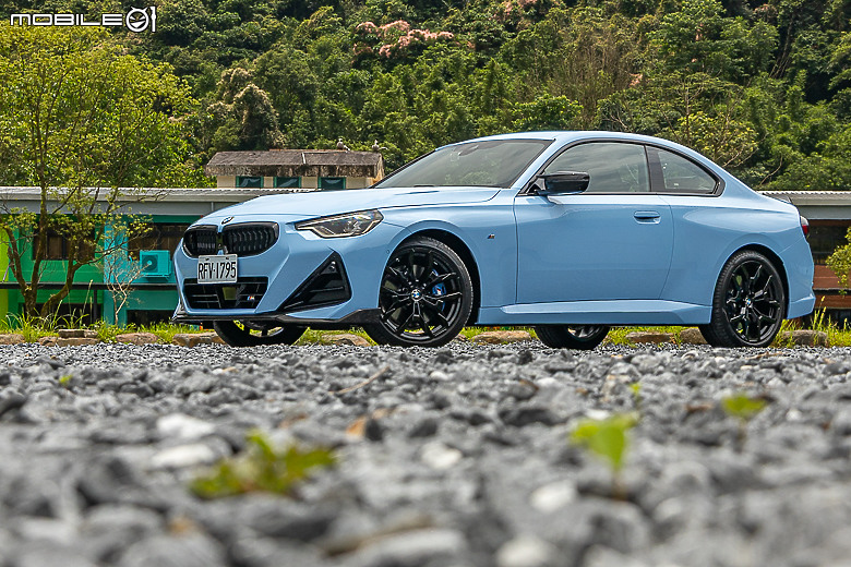 BMW 小改款 M240i xDrive 試駕｜全天候戰力與愉悅樂趣兼具的雙門小跑車！