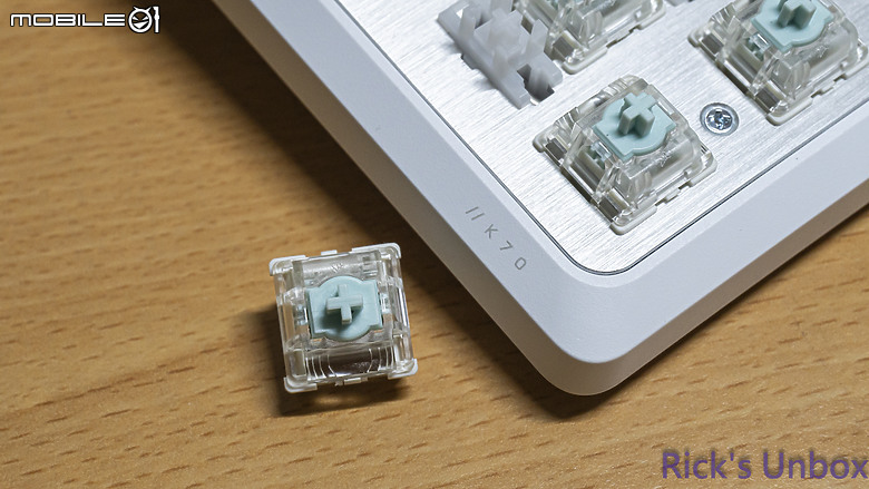 【開箱】海盜船新設計語言80%磁軸鍵盤 | CORSAIR K70 PRO TKL WHITE