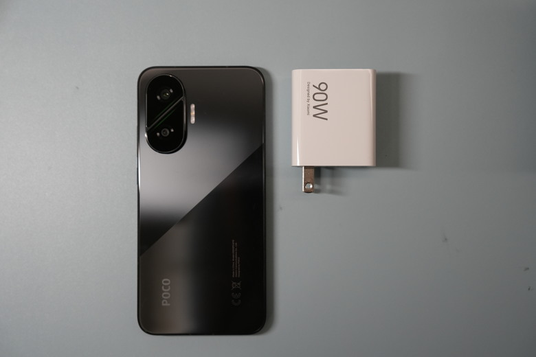 點我看大圖 POCO F7收到速開箱,實體外觀好讚