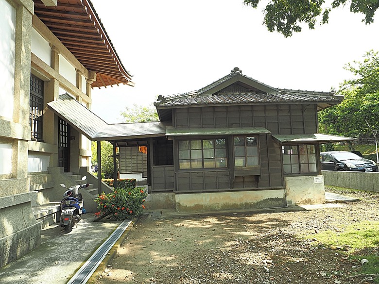旗山火車站|糖鐵故事館、旗山天后宮、旗山武德殿、舊鼓山國小 — 在童話故事小屋中,VR體驗搭乘糖鐵之旗山車站與老街懷舊之旅