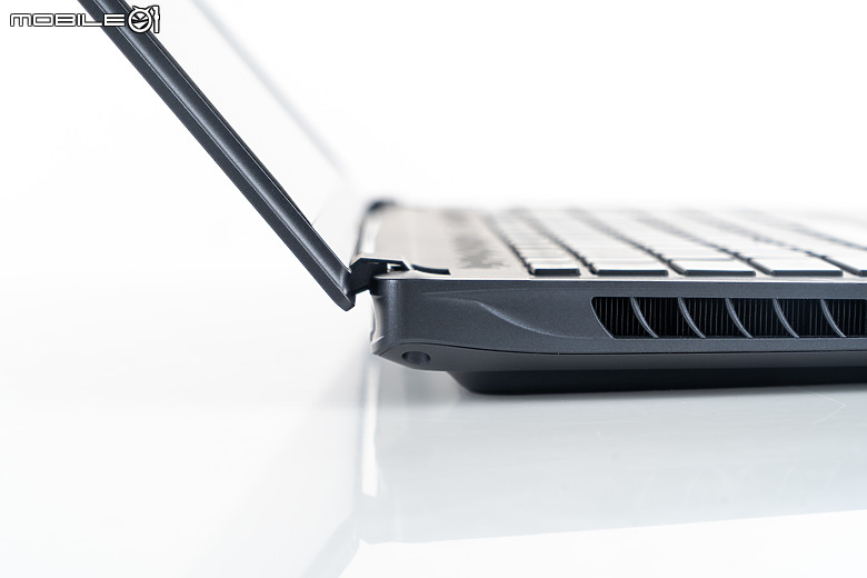 GIGABYTE AORUS ELITE 16 測試報告｜RTX 5070「菁英」登場，中高階電競新勢力！
