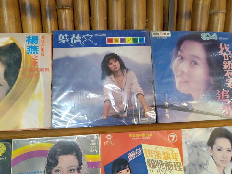 點我看大圖 【遊記】原來還有比「烏骨雞湯」,還要更黑的「雞湯」,關西仙草博物館 - 大漠國渡