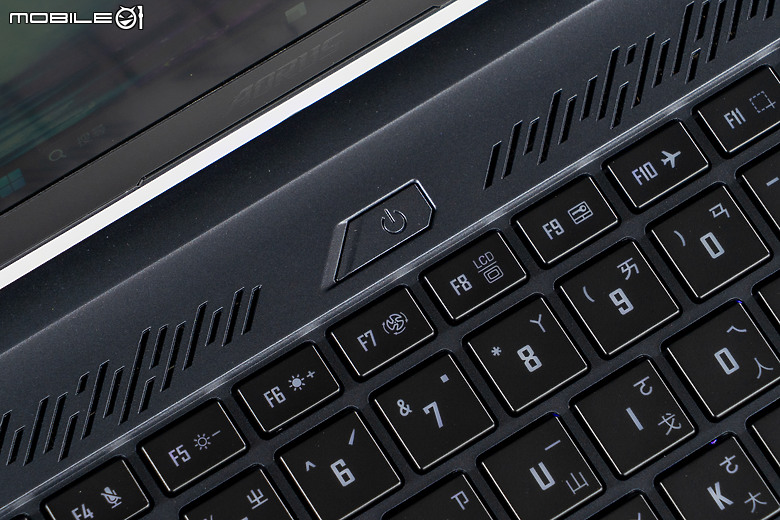 GIGABYTE AORUS ELITE 16 測試報告｜RTX 5070「菁英」登場，中高階電競新勢力！