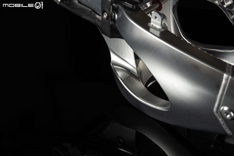 點我看大圖 GSX-R150封頂改裝!Blacksmith後輪快拆套件+全CNC搖臂開箱!