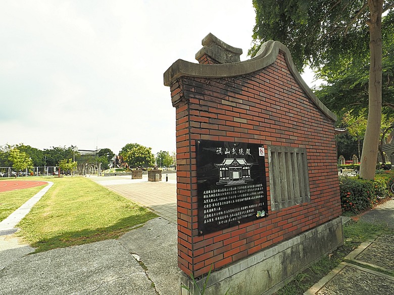 旗山火車站|糖鐵故事館、旗山天后宮、旗山武德殿、舊鼓山國小 — 在童話故事小屋中,VR體驗搭乘糖鐵之旗山車站與老街懷舊之旅