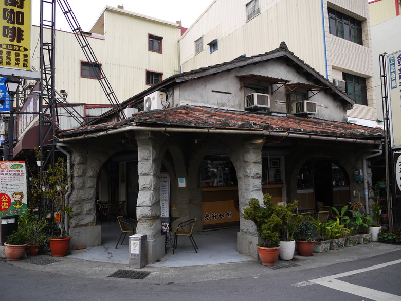 旗山火車站｜糖鐵故事館、旗山天后宮、旗山武德殿、舊鼓山國小 — 在童話故事小屋中，VR體驗搭乘糖鐵之旗山車站與老街懷舊之旅