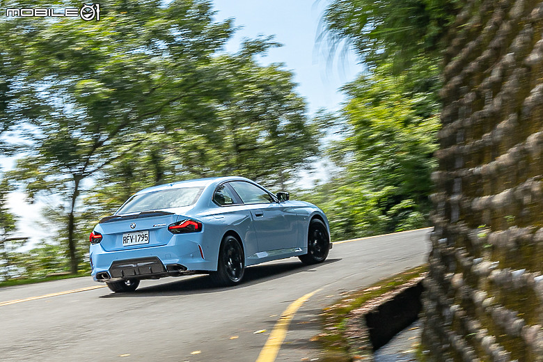 BMW 小改款 M240i xDrive 試駕｜全天候戰力與愉悅樂趣兼具的雙門小跑車！
