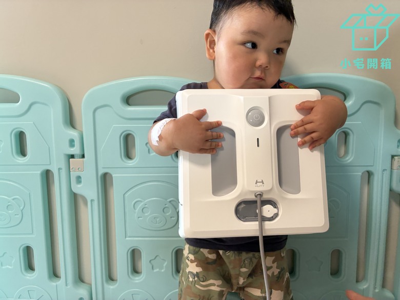 【小宅開箱】阿窗哥 Hutt AI變頻擦窗機器人開箱 吸得穩、擦得乾淨的居家清潔好幫手