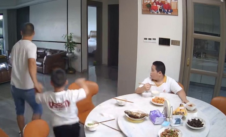 清遠地震︱ 為食肥仔逃生突折返忘情扒飯,「幹飯小孩哥」爆紅