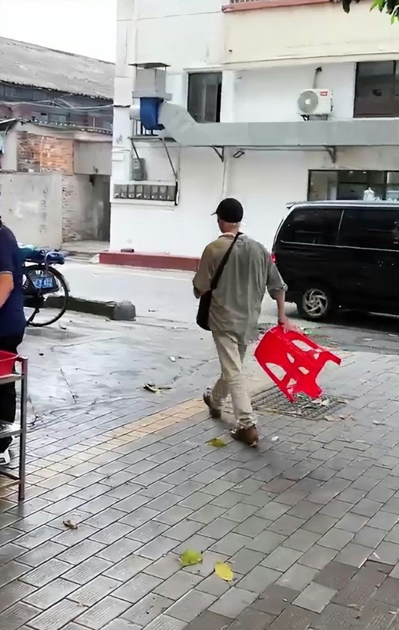 江門餐廳免費供應白飯，白髮老人天天報到突消失，老闆娘發聲了