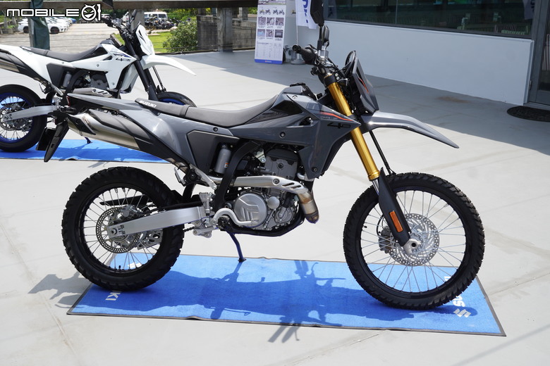 傳奇歸來,野性再臨 SUZUKI DR-Z4 S / SM 發表會,越野版、滑胎版早鳥售價:368,000元!!