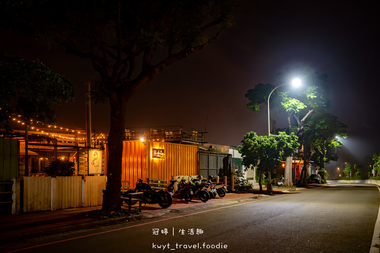 點我看大圖 每人低消100元坐擁台中百萬夜景,啤酒買五送一配爆汁手打牛肉漢堡排,台中約會餐廳推薦_2025菜單 – 冠婷生活趣