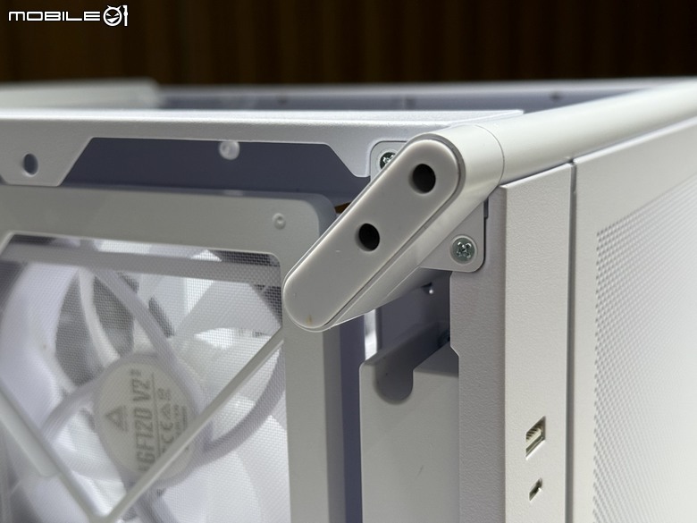 左右都能擺!君主HS01 Pro & 創世紀2代 ATX3.1電源