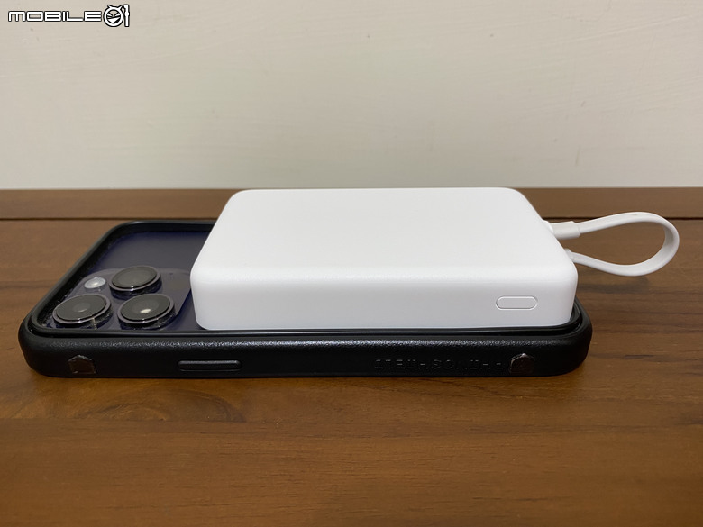 小米磁吸自帶線行動電源10000 33W 給iPhone滿滿的續航力