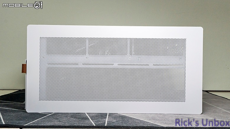 【開箱】可上下顛倒展示的機殼 | MONTECH HS01 PRO WHITE