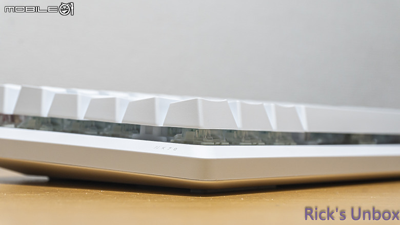 【開箱】海盜船新設計語言80%磁軸鍵盤 | CORSAIR K70 PRO TKL WHITE