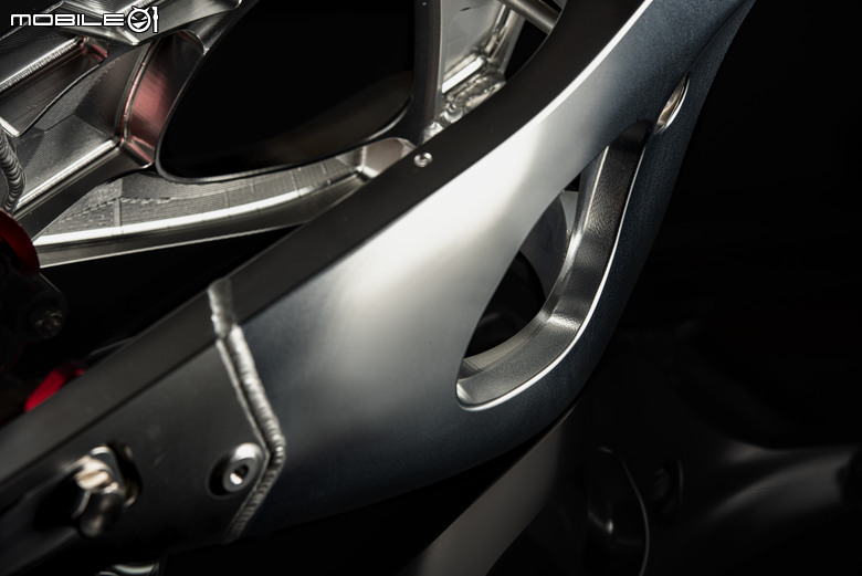 點我看大圖 GSX-R150封頂改裝!Blacksmith後輪快拆套件+全CNC搖臂開箱!