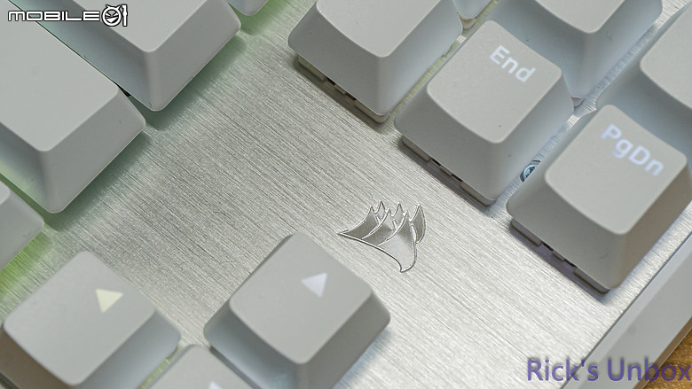 【開箱】海盜船新設計語言80%磁軸鍵盤 | CORSAIR K70 PRO TKL WHITE