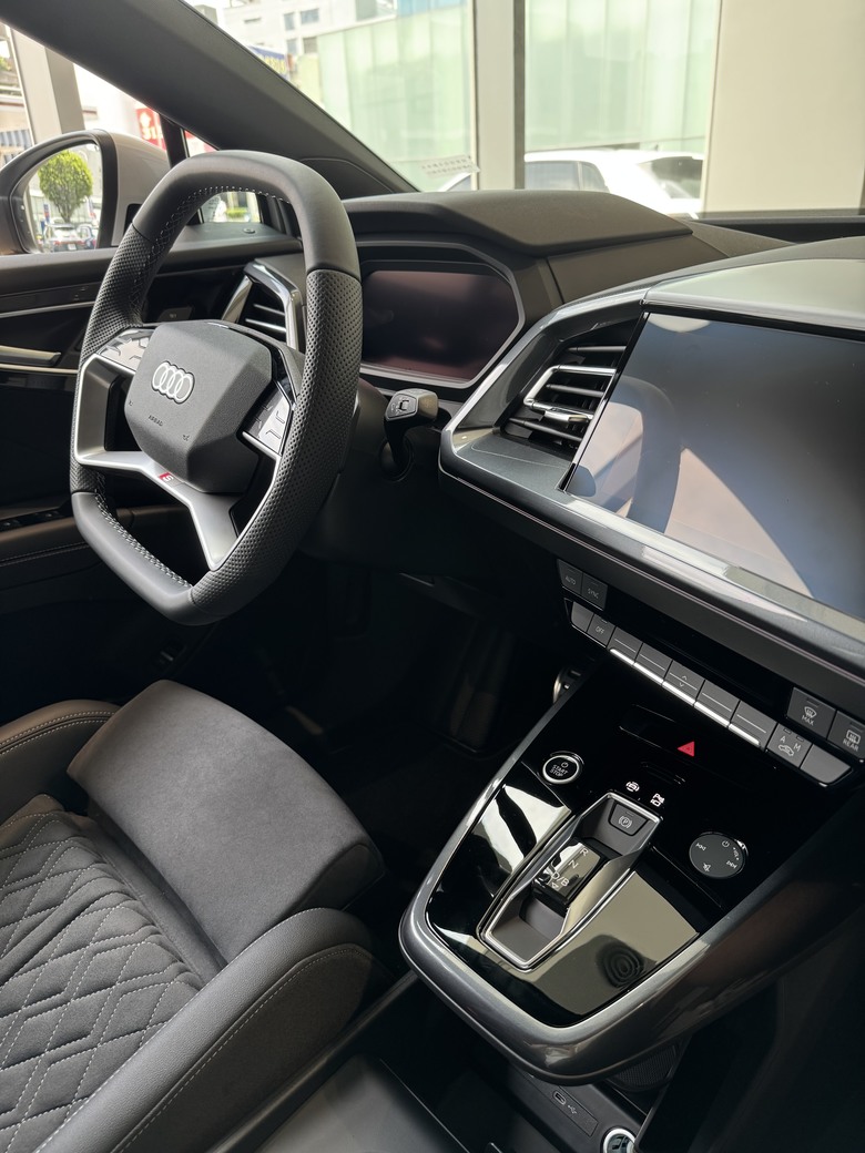 第一次踏入Audi展間 Q4試乘分享