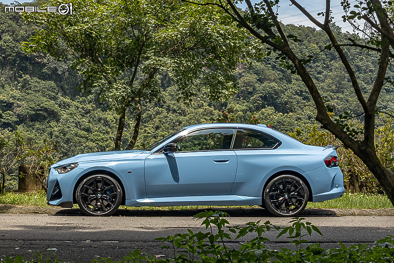 BMW 小改款 M240i xDrive 試駕｜全天候戰力與愉悅樂趣兼具的雙門小跑車！