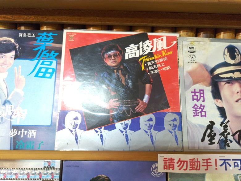 點我看大圖 【遊記】原來還有比「烏骨雞湯」,還要更黑的「雞湯」,關西仙草博物館 - 大漠國渡