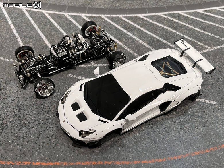 點我看大圖 【遙控模型】LB★Works 銀白戰鬥機 Lamborghini Aventador - DriftArt 4 追求華麗的行走姿態