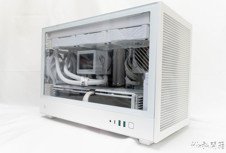 點我看大圖 緊湊小鋼砲載體 九州風神DeepCool CH260