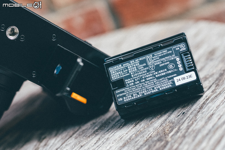 FUJIFILM GFX100 RF 評測報告｜為構圖加上轉盤、畫素破億的中判隨身機！