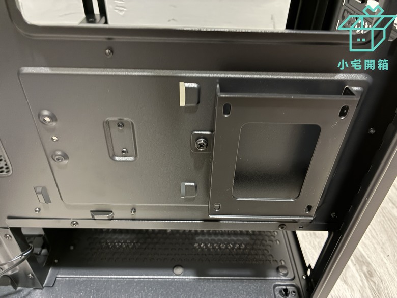 【小宅開箱】dashFlash DS900機殼開箱 大展雙玻璃全景透視、附風扇還能放手辦的平價機殼