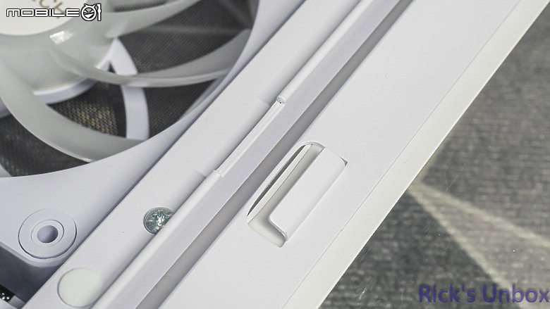【開箱】可上下顛倒展示的機殼 | MONTECH HS01 PRO WHITE