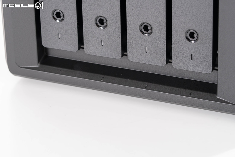 Synology DiskStaton 925+ NAS 開箱實測 軟體介面依舊優異 卻限於硬體配置的穩定之作