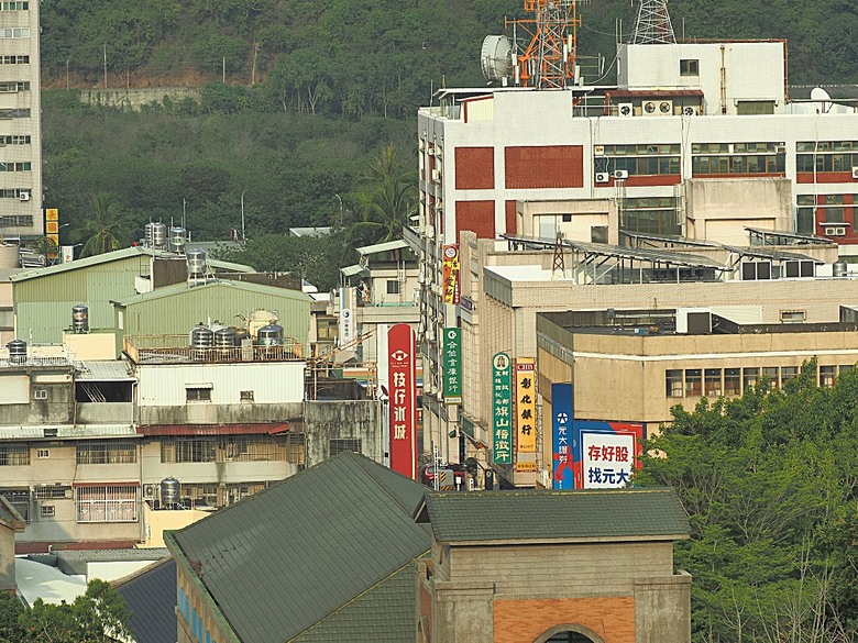 旗山火車站|糖鐵故事館、旗山天后宮、旗山武德殿、舊鼓山國小 — 在童話故事小屋中,VR體驗搭乘糖鐵之旗山車站與老街懷舊之旅