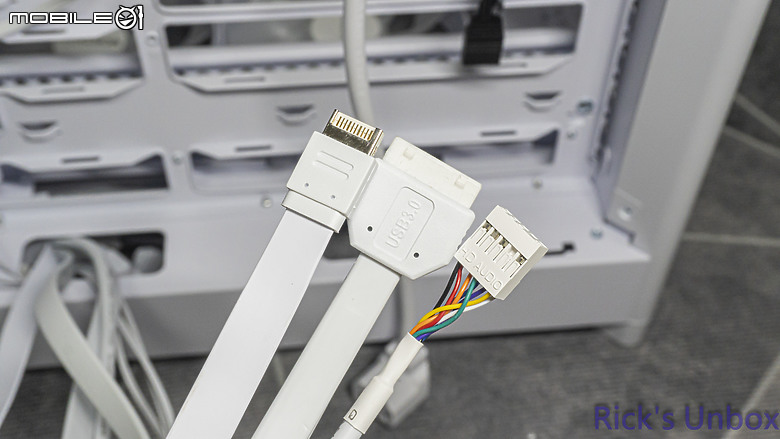 【開箱】可上下顛倒展示的機殼 | MONTECH HS01 PRO WHITE