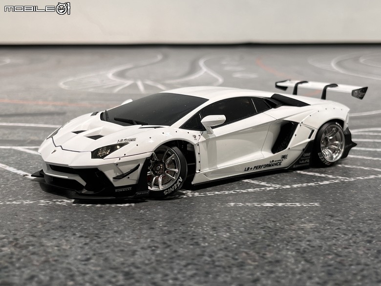 點我看大圖 【遙控模型】LB★Works 銀白戰鬥機 Lamborghini Aventador - DriftArt 4 追求華麗的行走姿態