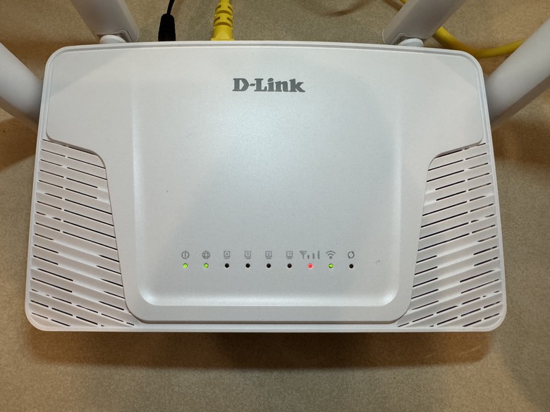 點我看大圖 4G 插卡即連!D-Link G403C 開箱 | 家中網路斷線也不怕