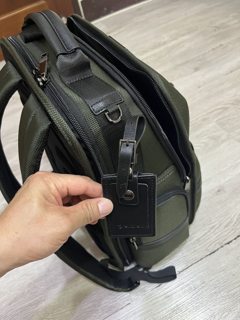 開箱 Eminent 萬國通路 商務後背包