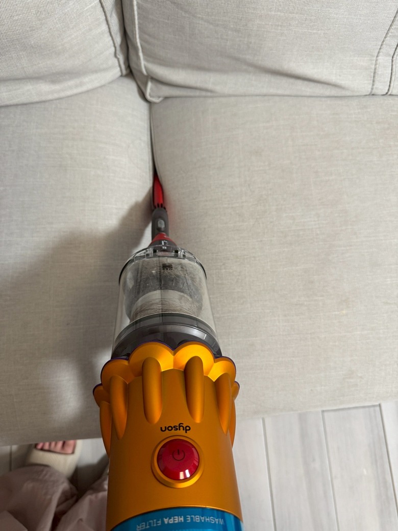 【開箱】一台抵多台,養貓人終於可以丟掉拖把桶了!| Dyson V12s 乾濕全能洗地吸塵器