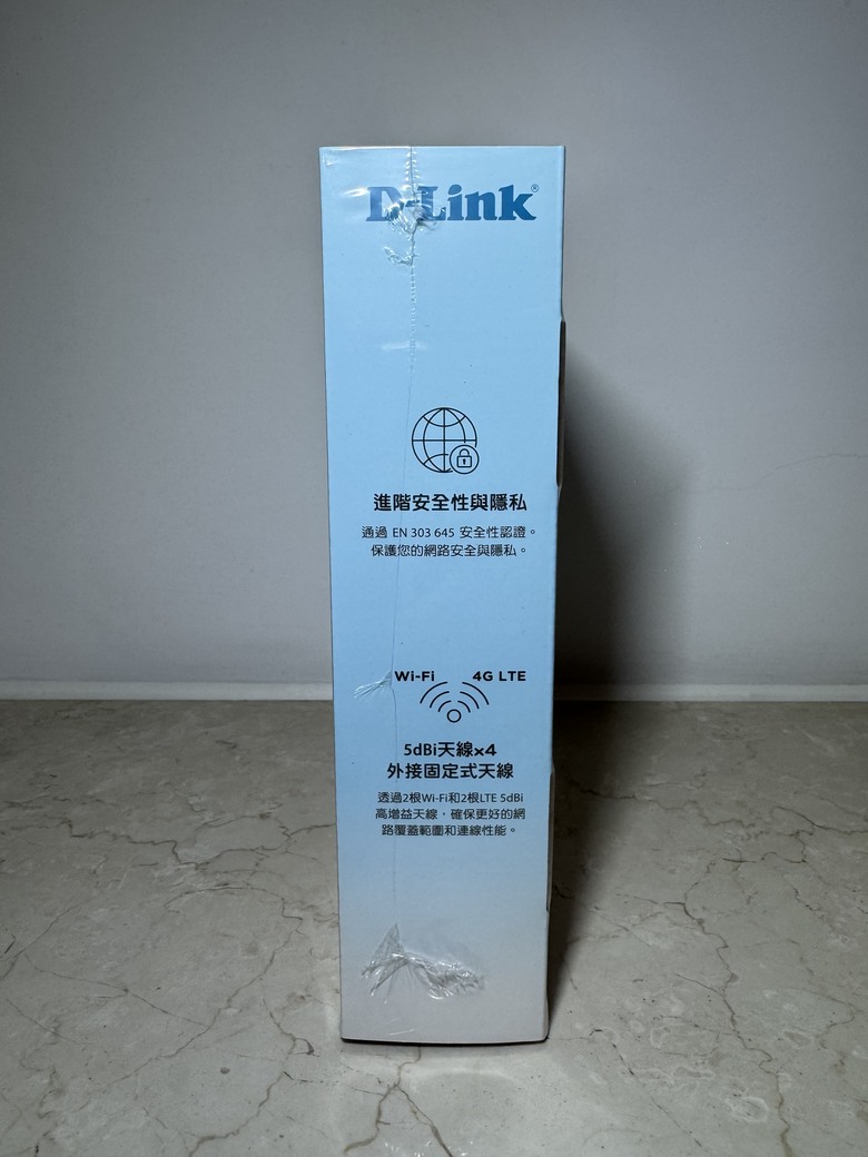 點我看大圖 4G 插卡即連!D-Link G403C 開箱 | 家中網路斷線也不怕