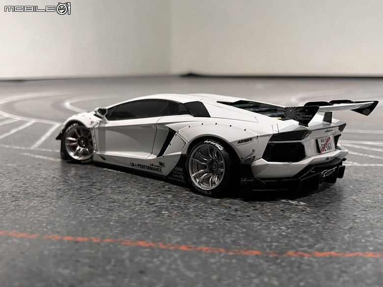 點我看大圖 【遙控模型】LB★Works 銀白戰鬥機 Lamborghini Aventador - DriftArt 4 追求華麗的行走姿態