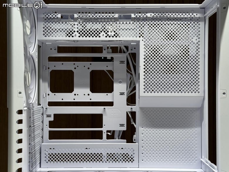 左右都能擺!君主HS01 Pro & 創世紀2代 ATX3.1電源