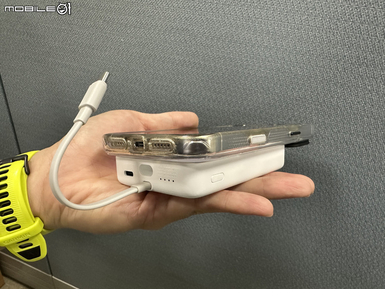 小米磁吸自帶線行動電源10000 33W 給iPhone滿滿的續航力