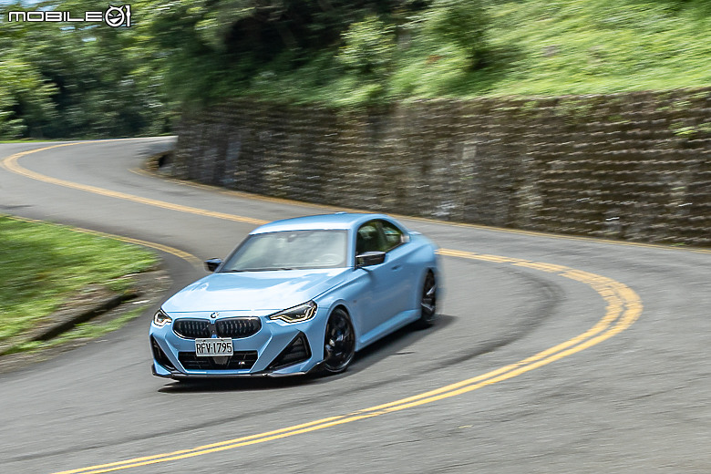 BMW 小改款 M240i xDrive 試駕｜全天候戰力與愉悅樂趣兼具的雙門小跑車！