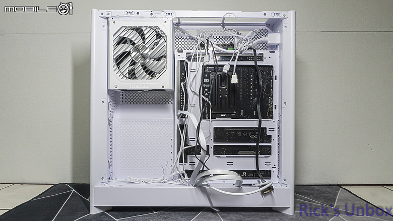 【開箱】可上下顛倒展示的機殼 | MONTECH HS01 PRO WHITE