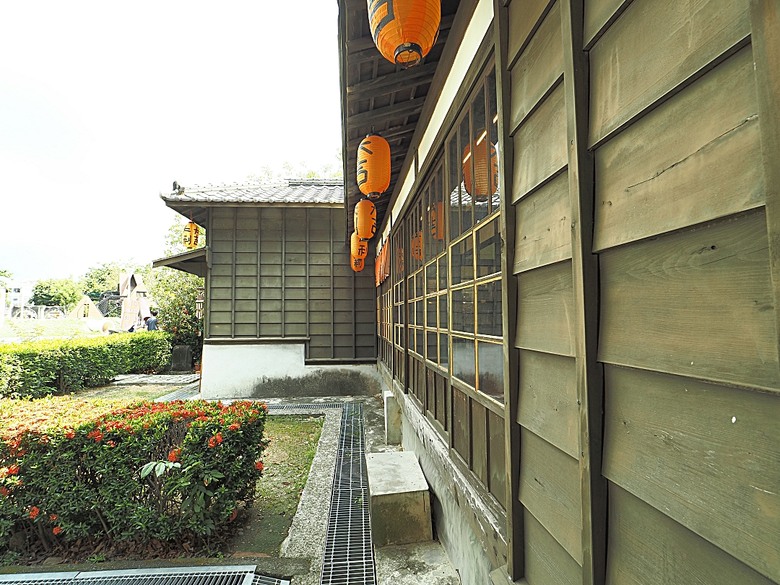 旗山火車站|糖鐵故事館、旗山天后宮、旗山武德殿、舊鼓山國小 — 在童話故事小屋中,VR體驗搭乘糖鐵之旗山車站與老街懷舊之旅