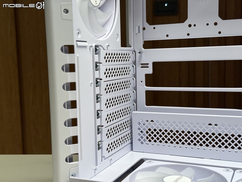 左右都能擺!君主HS01 Pro & 創世紀2代 ATX3.1電源