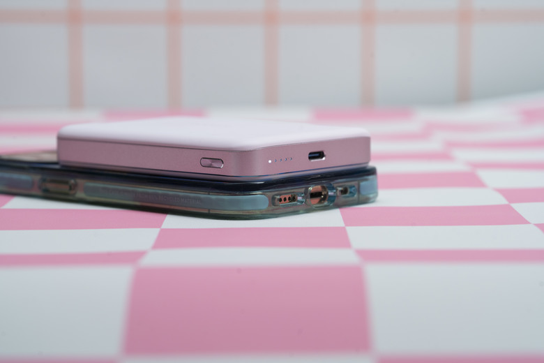 【開箱測試】A1664 Anker MagGo 超薄磁吸行動電源 10000mAh Qi2 15W 超薄 質感超好