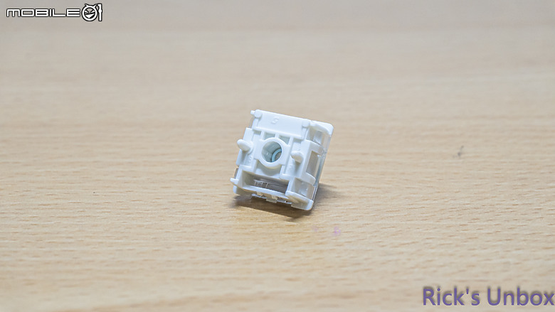 【開箱】海盜船新設計語言80%磁軸鍵盤 | CORSAIR K70 PRO TKL WHITE