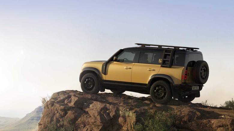 Defender Trophy Edition 限量登場