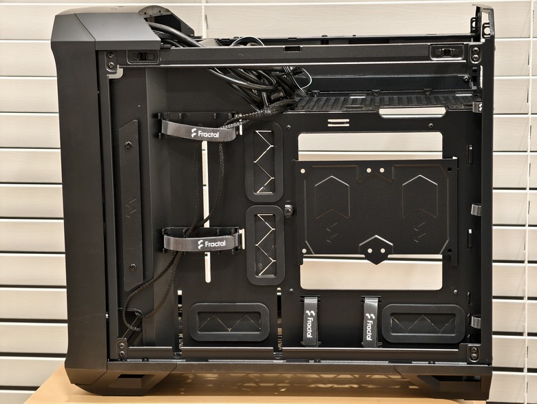 (舊殼開箱) 主打高風量的散熱布局，Fractal Design Torrent Compact & Nano開箱試用