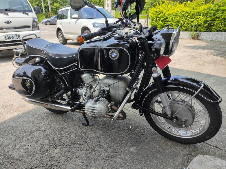 BMW水平對臥雙缸古董車 R60/2 R69?